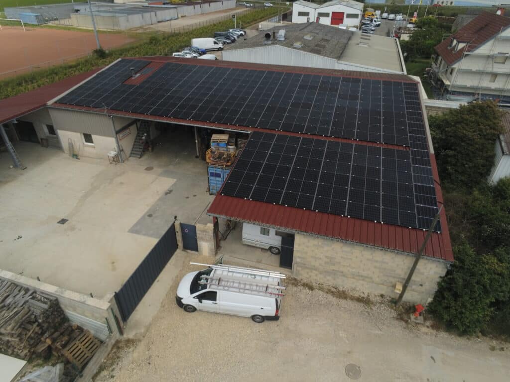 Installation solaire 92,5 kWc à Gevrey-Chambertin, vue drone