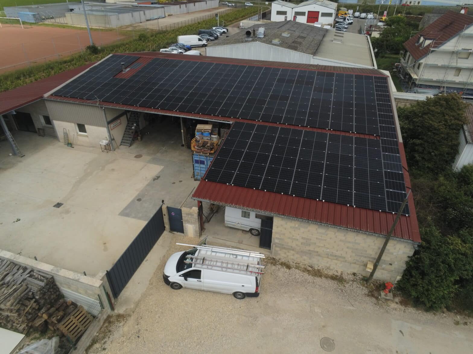 Installation solaire 92,5 kWc à Gevrey-Chambertin, vue drone