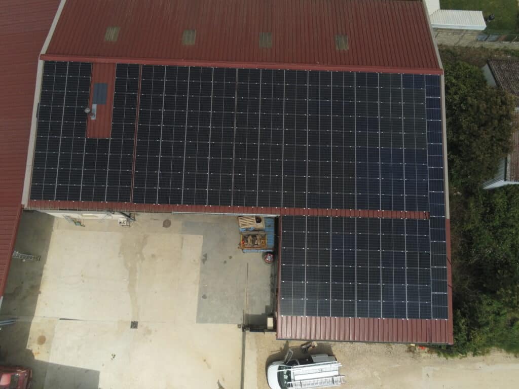 Panneaux solaires de 500 Wc sur toiture en bac acier à Gevrey-Chambertin